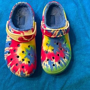 Crocs lined Sz M10/W12 tye dye pattern